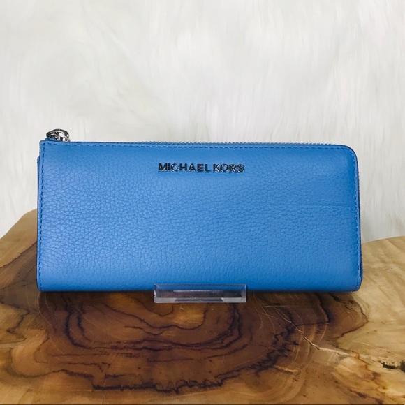 Michael Kors | Bags | Michael Kors Jet Set Three Quarter Zip Wallet ...